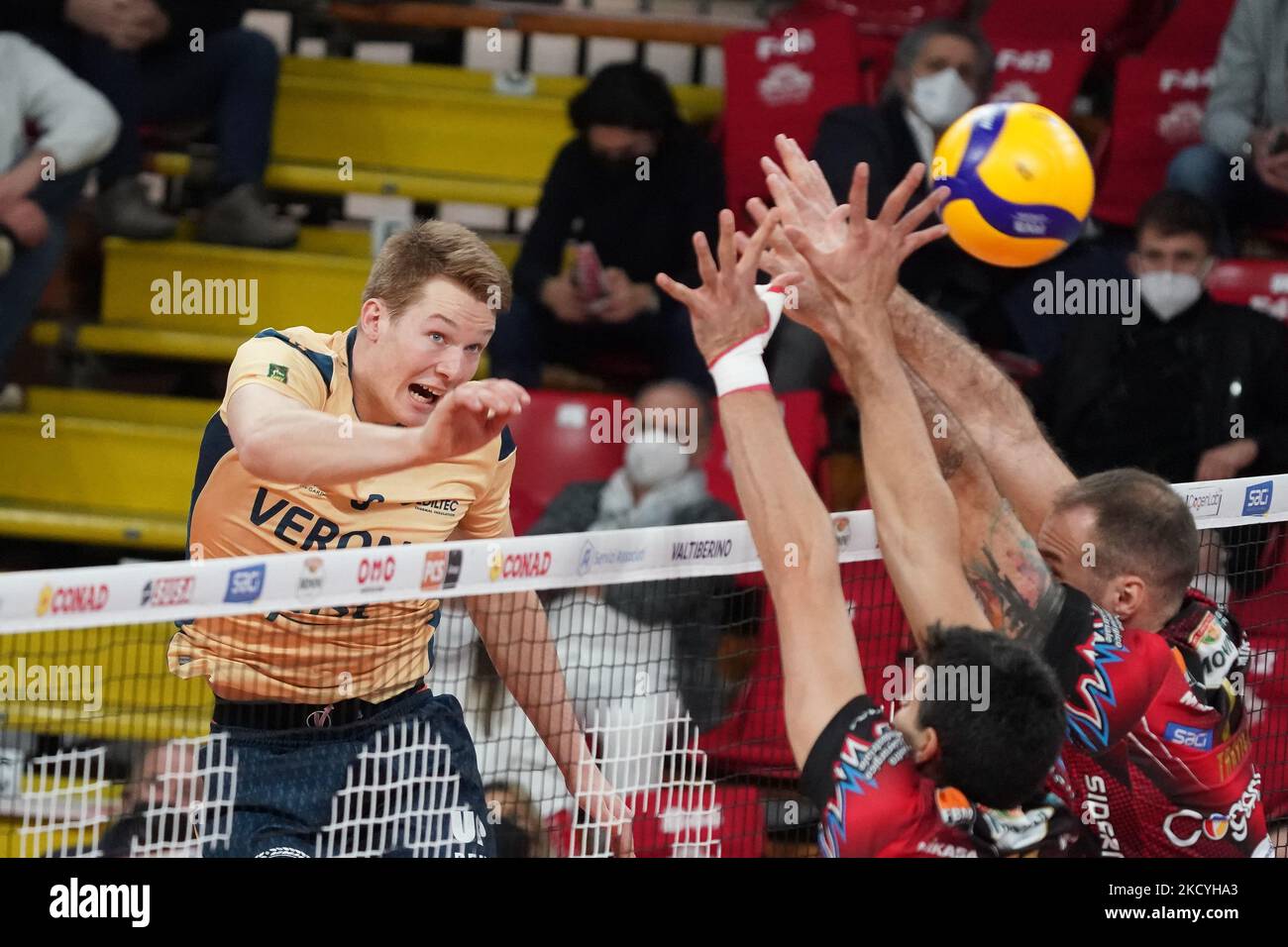 Asparuhov asparhu (n.8 volley de vérone) pendant le Volleyball Italien série A Men SuperLeague Championship Sir Safety Conad Pérouse vs Volley Vérone sur 29 décembre 2021 au PalaBarton à Pérouse, Italie (photo par Loris Cerquiglini/LiveMedia/NurPhoto) Banque D'Images