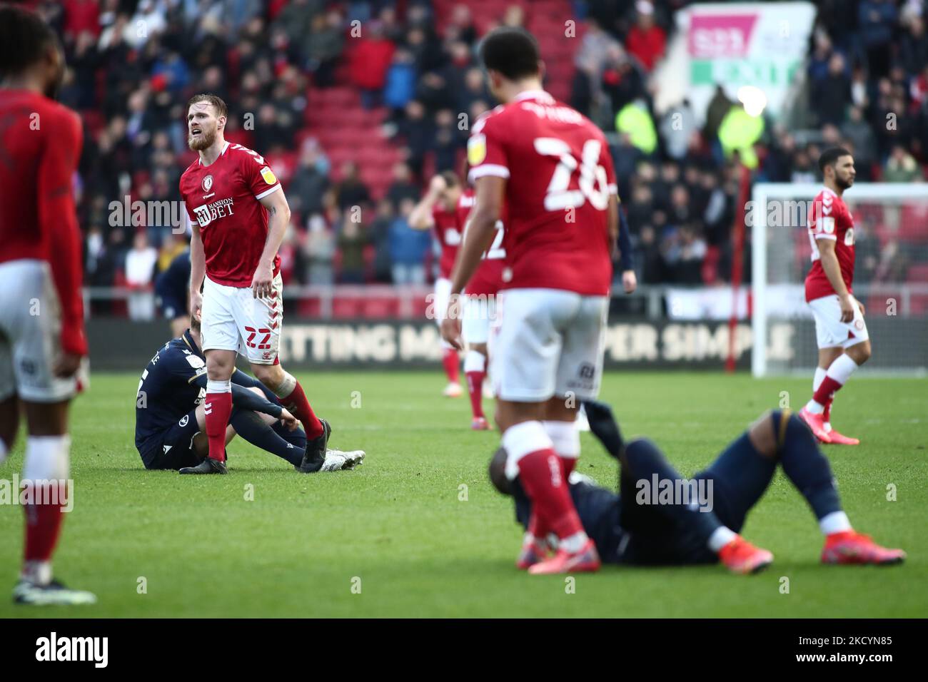 Vue générale des joueurs à plein temps après la victoire de Bristol City en 3-2 au championnat Sky Bet entre Bristol City et Millwall à Ashton Gate, Bristol, le dimanche 2nd janvier 2022. (Photo de Kieran Riley/MI News/NurPhoto) Banque D'Images