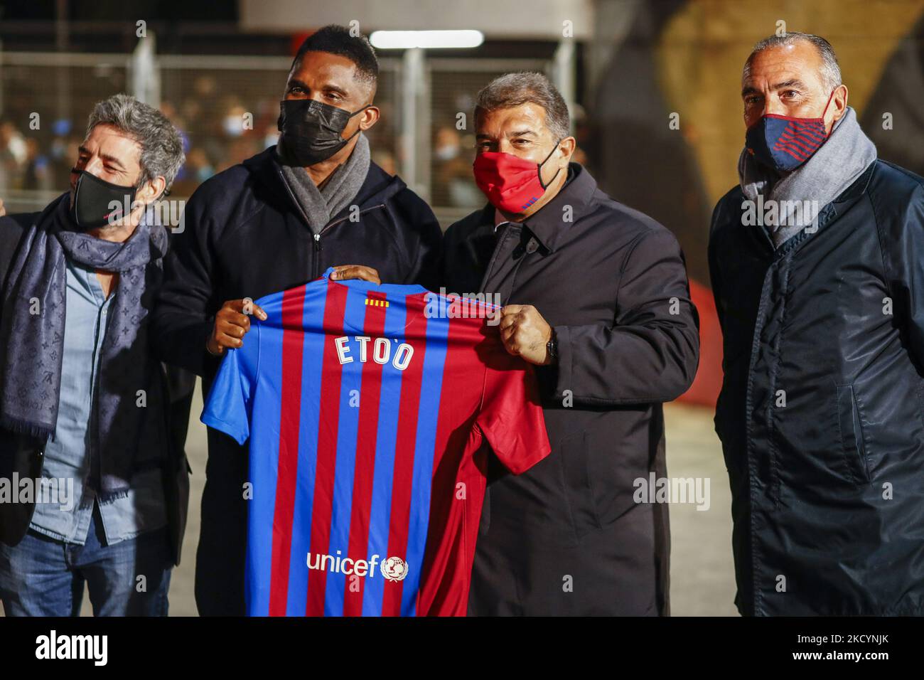 Samuel ETO'o ancien joueur du FC Barcelone avec Joan Laporta Présidente du FC Barcelone lors du match de la Liga Santander entre le RCD Mallorca et le FC Barcelone au stade son Moix sur 02 janvier 2022 à Majorque, Espagne. (Photo par Xavier Bonilla/NurPhoto) Banque D'Images