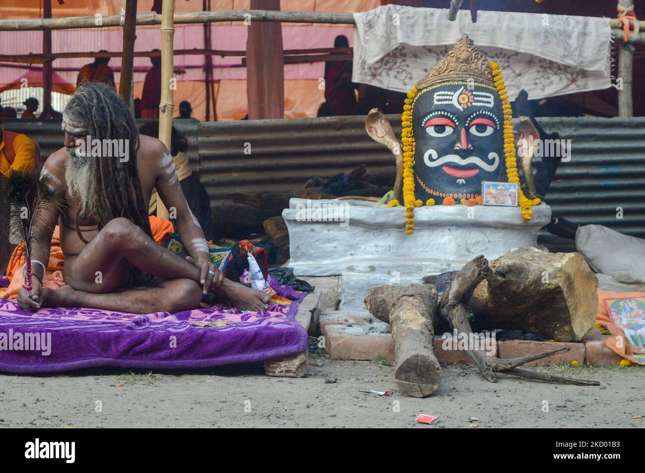 Un saint vu dans le camp de transit de Gangasagar à Kolkata , Inde , le 9 janvier 2022 . (Photo par Debarchan Chatterjee/NurPhoto) Banque D'Images