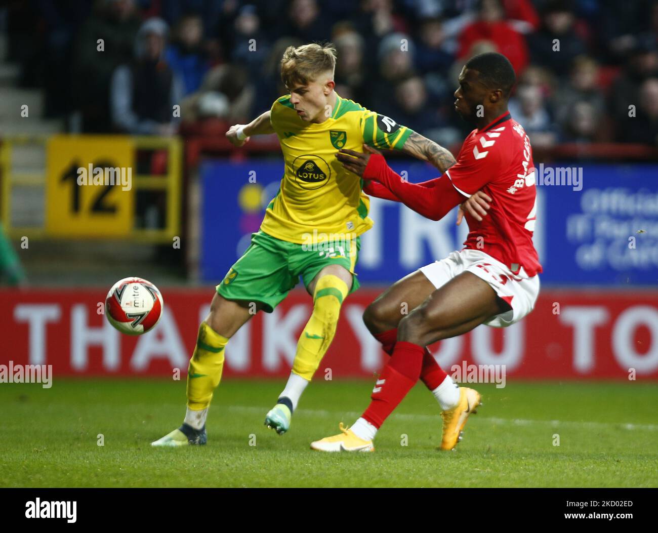 Brandon Williams de Norwich City (en prêt de Manchester United) détient Corey Blackett-Taylor de Charlton Athletic lors de la troisième ronde de la FA Cup entre Charlton Athletic et Norwich City au Valley Stadium, Londres, le 09th janvier 2022 (photo d'action Foto Sport/Nurephoto) Banque D'Images