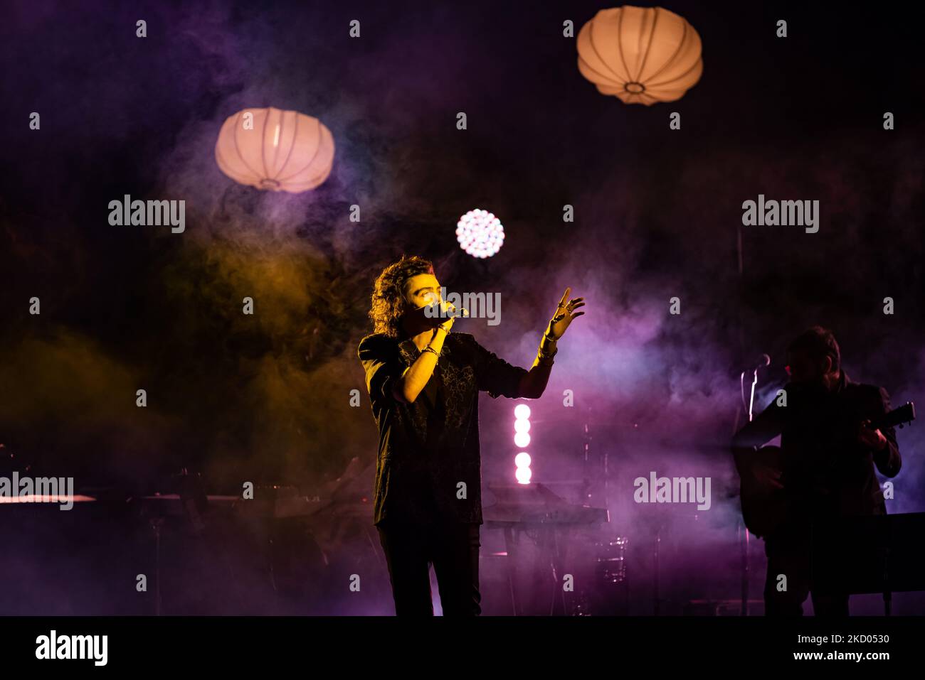 Michele Bravi se produit en direct au Teatro Degli Arcimboldi sur 19 décembre 2021 à Milan, en Italie. (Photo par Alessandro Bremec/NurPhoto) Banque D'Images