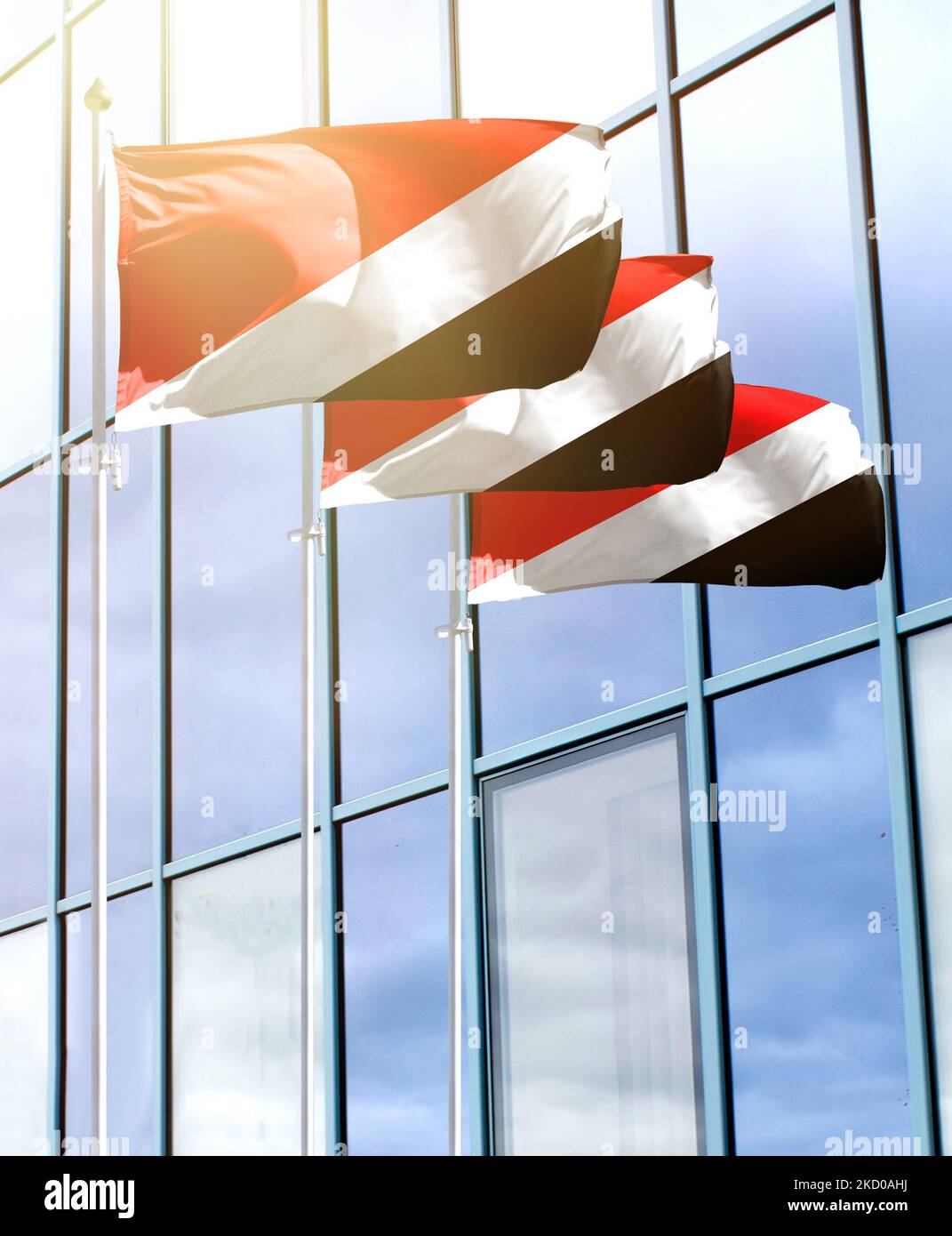 Mâts avec le drapeau de Sealand, Principauté de en face du centre d'affaires Banque D'Images