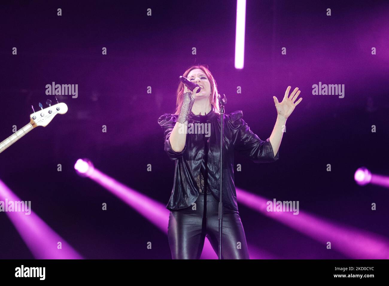 La Oreja de Van Gogh, se produit au concert caritatif « des Fuertes que el volcan » au Centre Wizink sur 08 janvier 2022 à Madrid, Espagne. Le concert est organisé par RTVE en collaboration avec l'Association des promoteurs musicaux et le produit sera versé aux personnes touchées par le volcan Cumbre Vieja à la Palma, en Espagne. (Photo de Jon Imanol Reino/NurPhoto) Banque D'Images