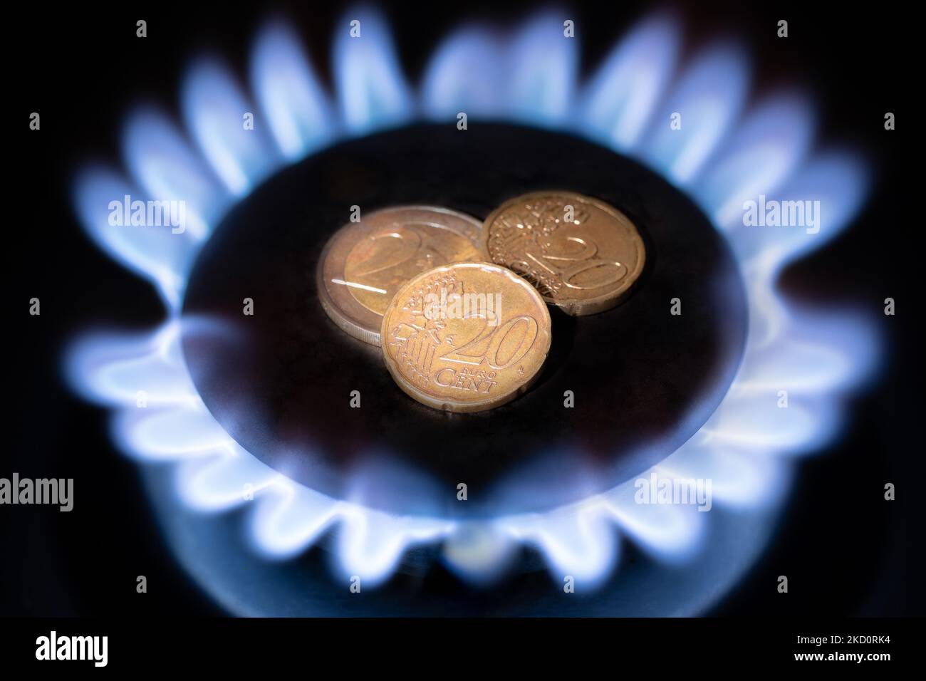 brûleur à gaz avec centimes d'euro, concept de réduction de prix Banque D'Images