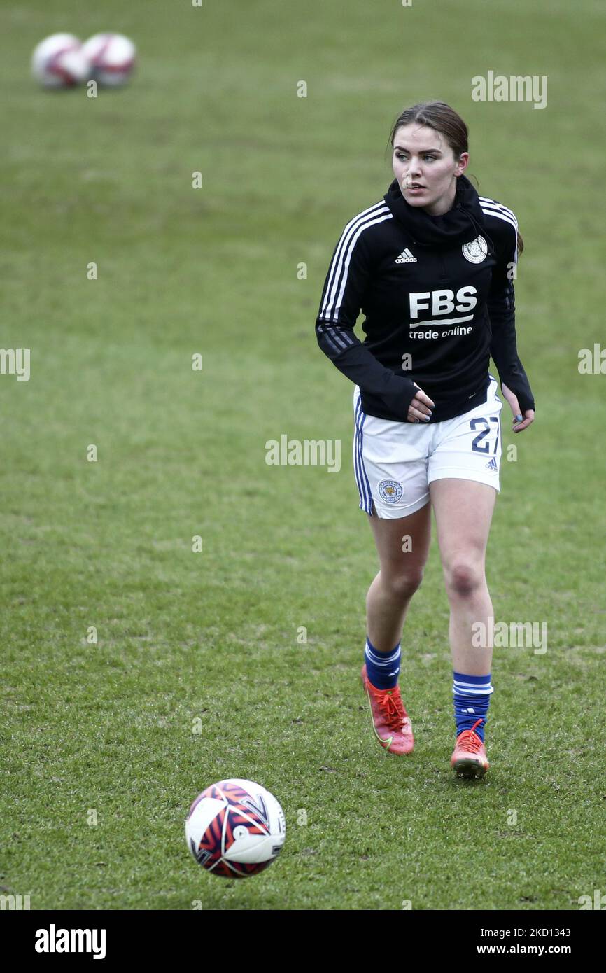 BURTON ON TRENT, ROYAUME-UNI. 23rd JANV. Shannon O'Brien de Leicester City photographiée avec le ballon pendant l'échauffement avant le match de la Super League féminine de Barclays FA entre Leicester City et Aston Villa au Pirelli Stadium, Burton Upon Trent, le dimanche 23rd janvier 2022. (Photo de Kieran Riley/MI News/NurPhoto) Banque D'Images