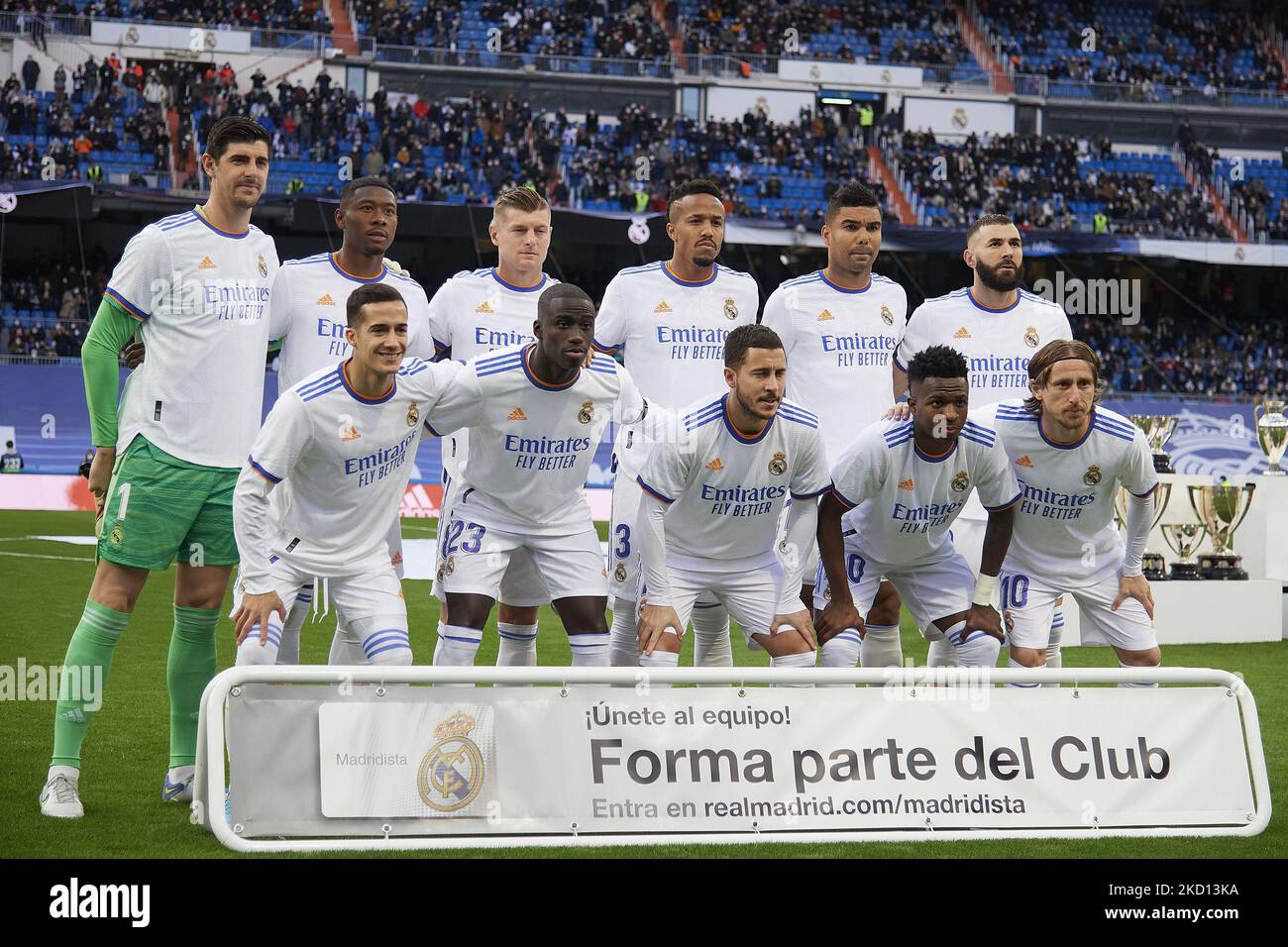 Ligne du Real Madrid (G-D) Thibaut Courtois, David Alaba, Toni Kroos ...