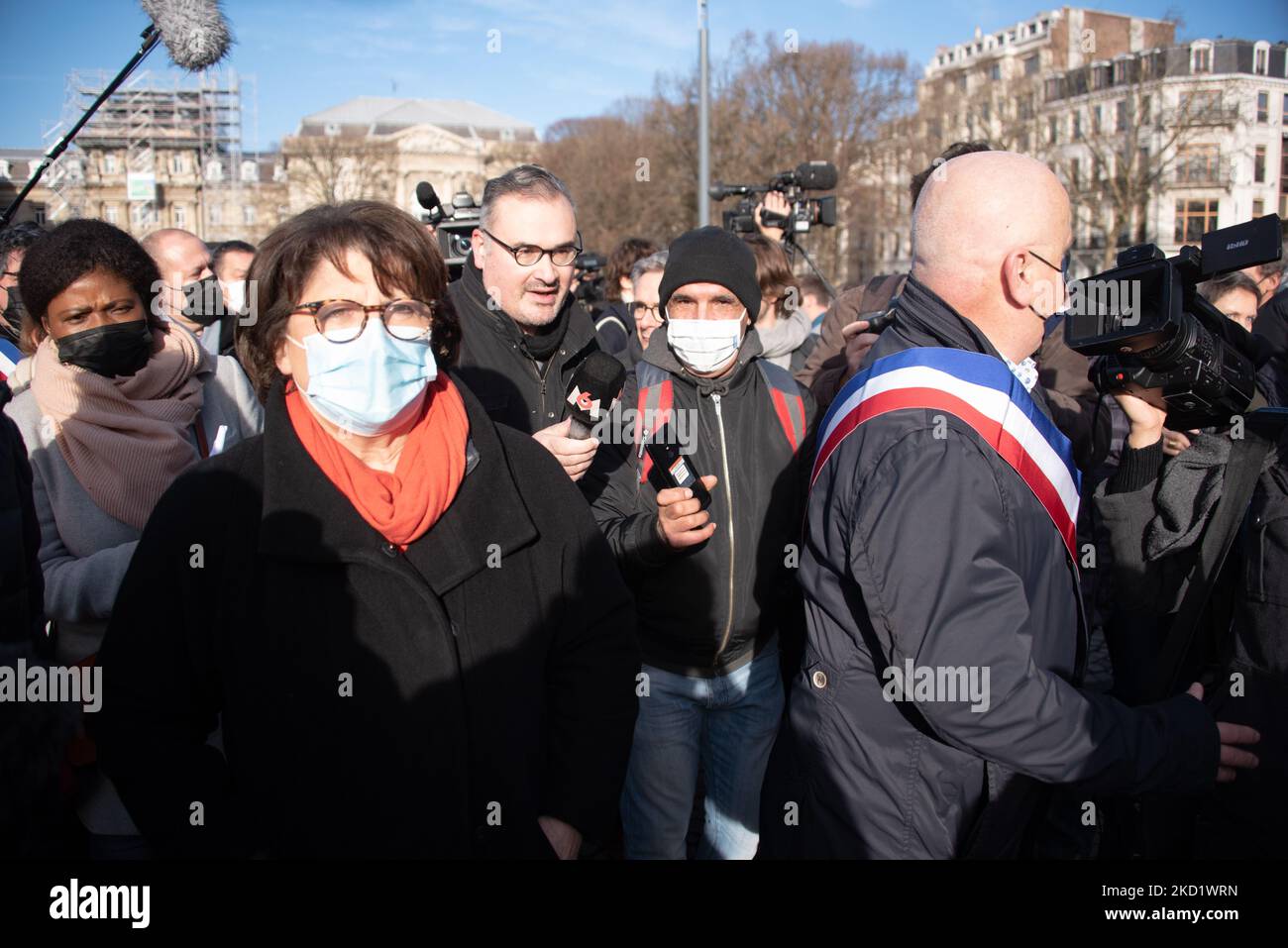 Le maire de Lille, Martine Aubry, parle lors d'une manifestation contre le racisme et l'extrême droite, place de la République à Lille, 5 février 2022. Environ 300 personnes se sont rassemblées sur 5 février 2022 le matin en présence du maire du PS, Martine Aubry, Et à l'appel de SOS racisme et de la Ligue des droits de l'homme de dire "non au racisme, non à l'extrême droite" dans le centre de Lille avant une rencontre du candidat présidentiel, Eric Zemmour. (Photo de Samuel Boivin/NurPhoto) Banque D'Images