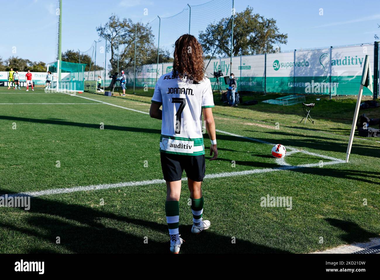 Joana Martins a donné un coup de pied de coin pendant le match pour la Ligue BPI entre Sporting CP et SL Benfica, à l'Academia Cristiano Ronaldo, Alcochete, Portugal, 06, février, 2022 (photo de João Rico/NurPhoto) Banque D'Images