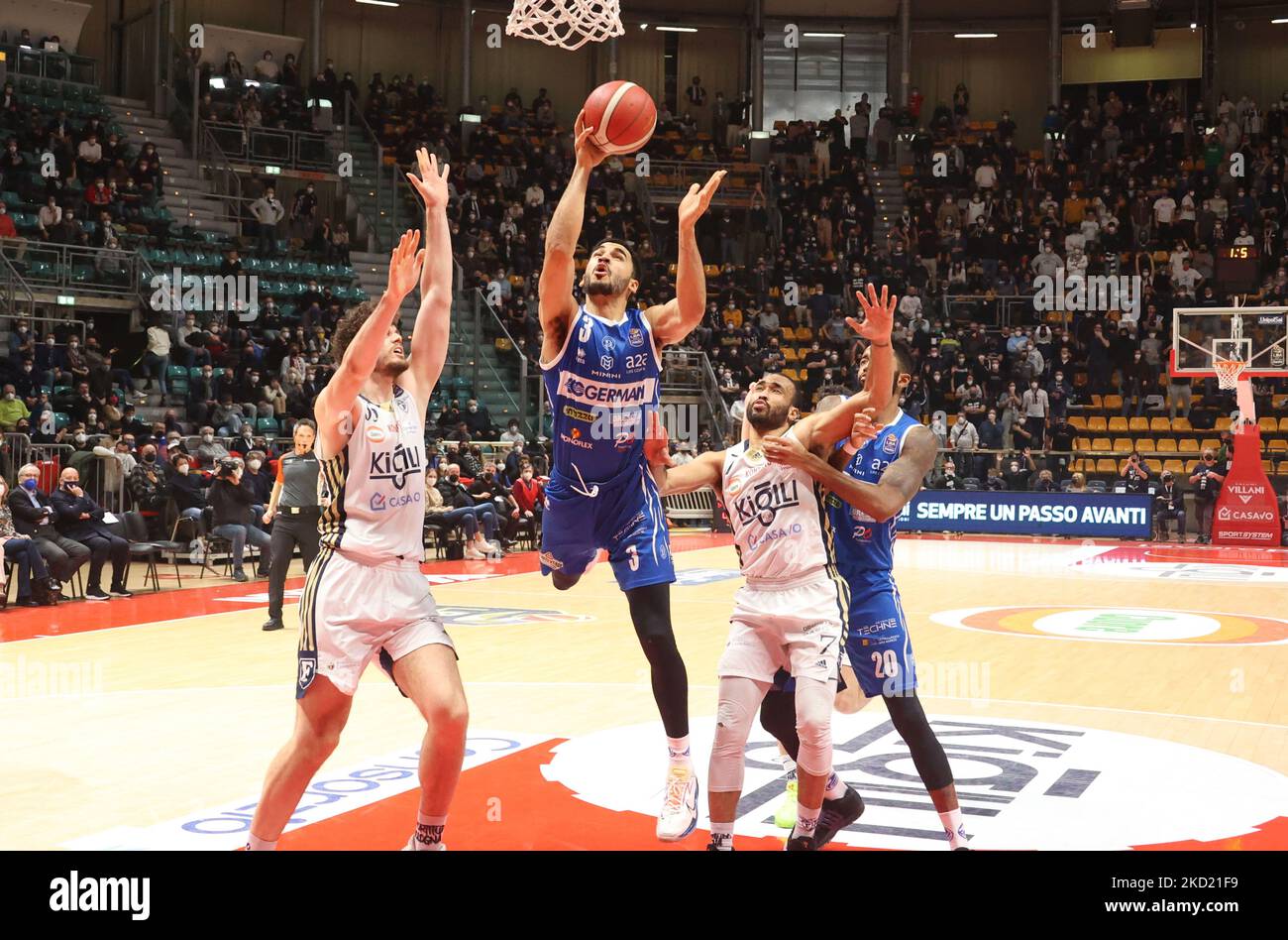 Nazareth Mitrou-long (Pallacanestro Germani Brescia) lors de la série A1 championnat italien de basketball LBA Kigili Fortitudo Bologna vs. Pallacanestro Germani Brescia au palais sportif de Paladozza à Bologne, sur 06 février 2022.(photo de Michele Nucci/LiveMedia/NurPhoto) Banque D'Images