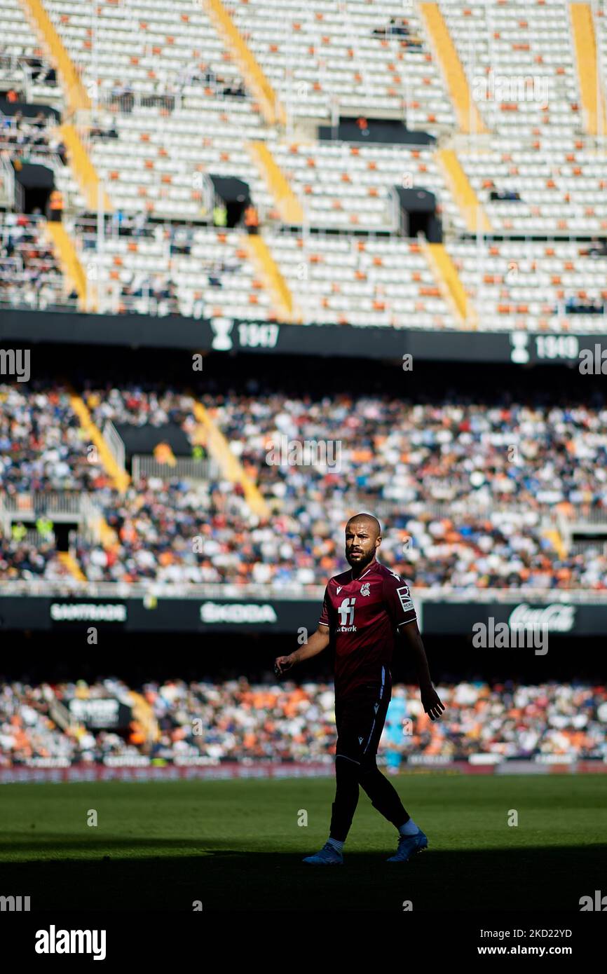 Rafael Alcantara do Nascimento de Real Sociedad regarde pendant le match de la Liga Santander entre Valencia CF et Real Sociedad au stade Mestalla sur 6 février 2022, Valence, Espagne. (Photo de David Aliaga/NurPhoto) Banque D'Images