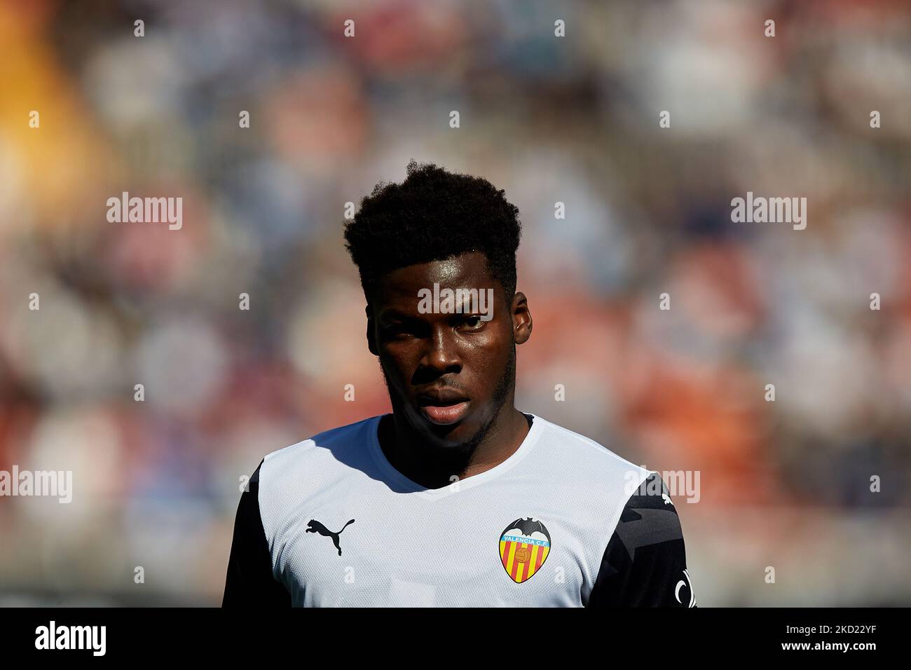 Yunus Musah de Valence CF regarde pendant le match de la Liga Santander entre Valencia CF et Real Sociedad au stade Mestalla sur 6 février 2022, Valence, Espagne. (Photo de David Aliaga/NurPhoto) Banque D'Images