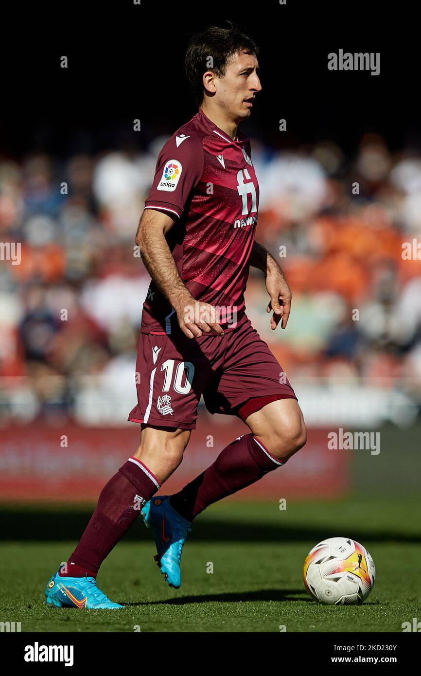 Mikel Oyarzabal de Real Sociedad en action pendant le match de la Liga Santander entre Valencia CF et Real Sociedad au stade Mestalla sur 6 février 2022, Valence, Espagne. (Photo de David Aliaga/NurPhoto) Banque D'Images