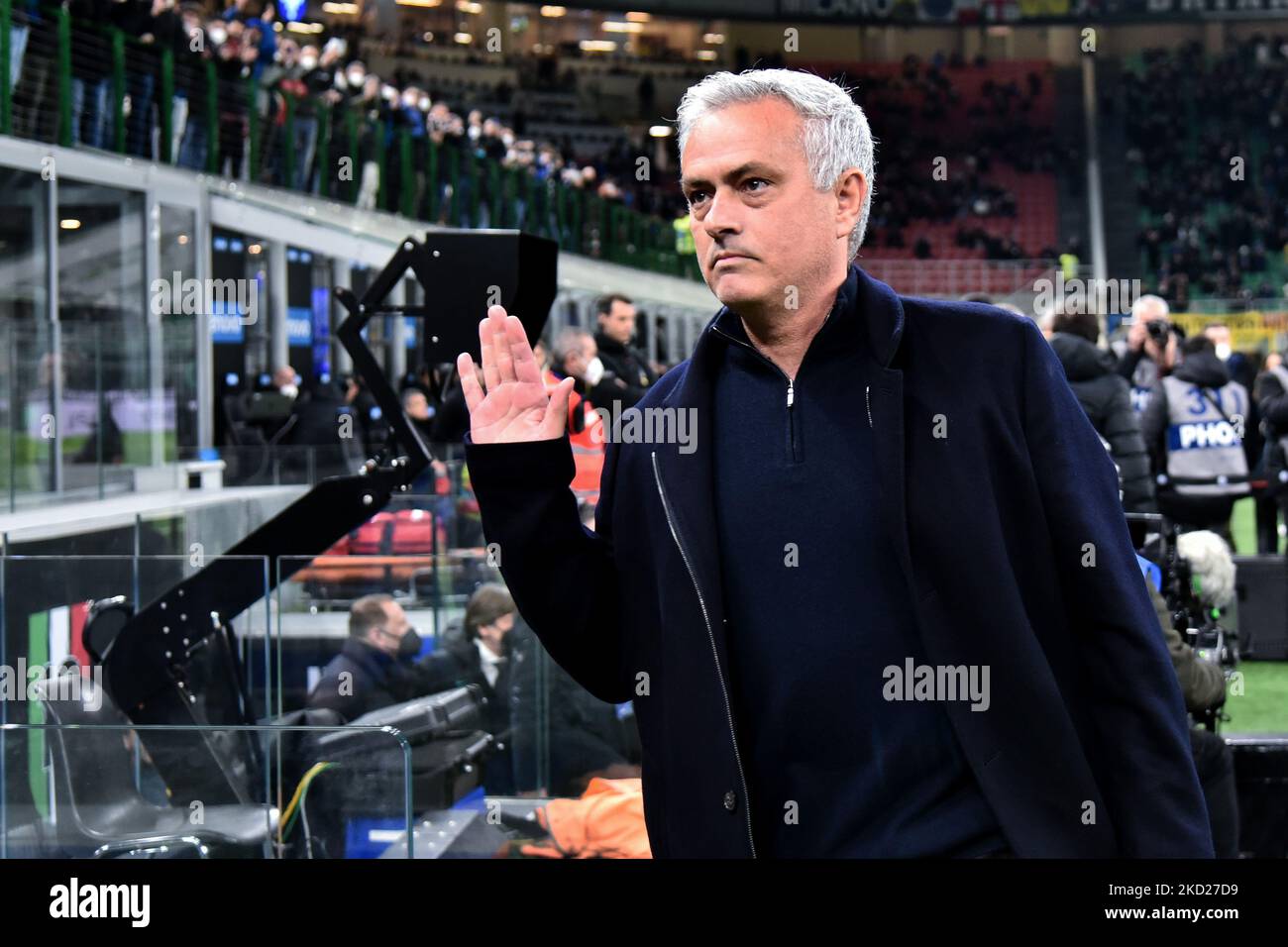 Entraîneur Jose' Mourinho (A.S. Roma) lors du match de football de Coppa Italia entre le FC Internazionale et AS Roma au stade Giuseppe Meazza de Milan, Italie, le 8 février 2022. (Photo de Michele Maraviglia/NurPhoto) Banque D'Images