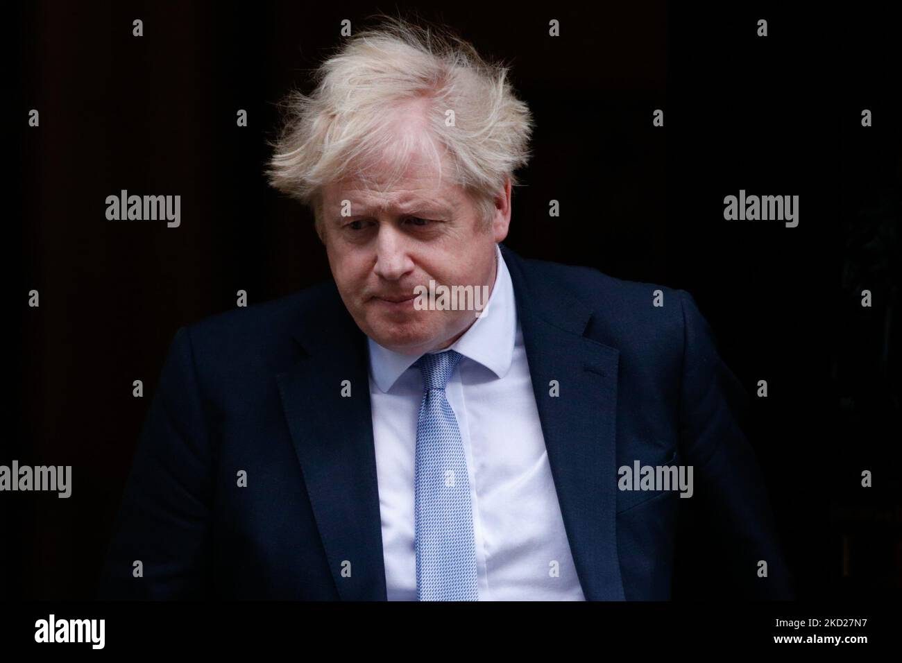 Le Premier ministre britannique Boris Johnson quitte le 10 Downing Street pour sa comparution hebdomadaire des questions du Premier ministre (PMQ) à la Chambre des communes à Londres, en Angleterre, sur 9 février 2022. (Photo de David Cliff/NurPhoto) Banque D'Images