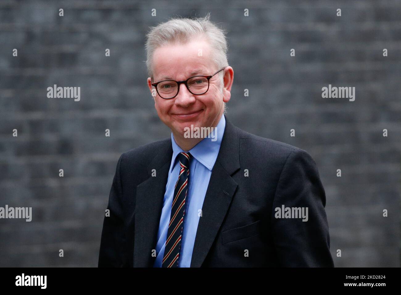 Le secrétaire d'État britannique pour la mise à niveau, le logement et les communautés Michael Gove, député du Parti conservateur de Surrey Heath, se promène dans Downing Street à Londres, en Angleterre, sur 9 février 2022. (Photo de David Cliff/NurPhoto) Banque D'Images