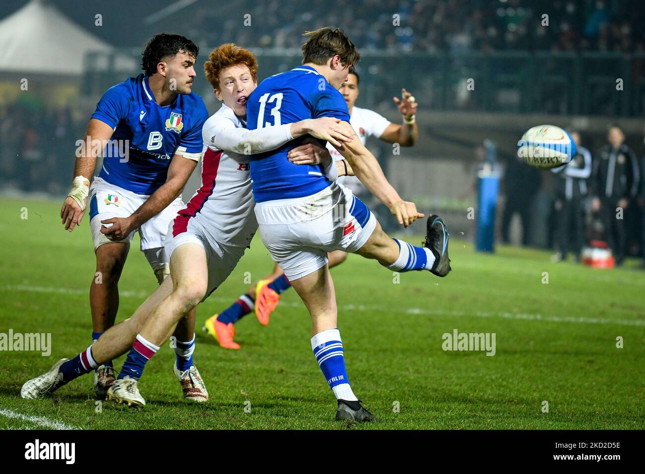 Passarella Dewi (Italie) affrontée par George Hendy (Angleterre) lors du match de rugby six Nations 2022 six Nations de moins de 20 ans - Italie contre Angleterre sur 11 février 2022 au stade Monigo de Trévise, Italie (photo par Ettore Griffoni/LiveMedia/NurPhoto) Banque D'Images