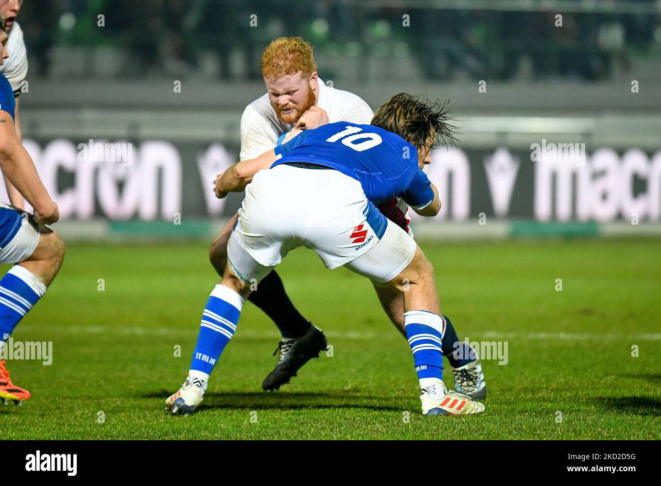 John Stewart (Angleterre) affronté par Teneggi Nicolo (Italie) lors du match de rugby de six nations 2022 six nations de moins de 20 ans - Italie contre Angleterre sur 11 février 2022 au stade Monigo de Trévise, Italie (photo par Ettore Griffoni/LiveMedia/NurPhoto) Banque D'Images