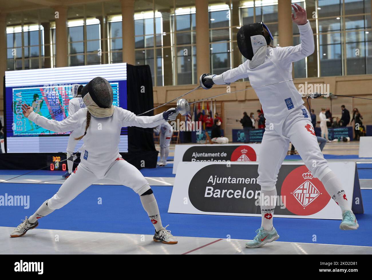 Inna Brovko, d'Ukraine, et Day de Wijn, des pays-Bas, lors du tournoi International Ciutat de Barcelona World Cup Womens Epee Escrime 55th, à Barcelone, le 11th février 2022. (Photo de Joan Valls/Urbanandsport /NurPhoto) Banque D'Images