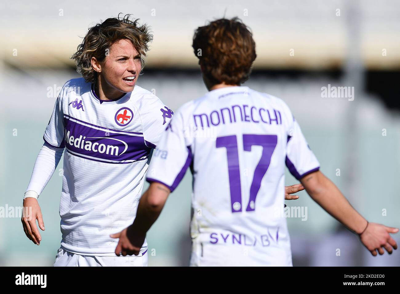 Valentina Giacinti (Fiorentina Femminile) et Margherita Monnecchi (Fiorentina Femminile) pendant le match de football italien Coppa Italia femmes ACF Fiorentina vs Empoli Ladies on 12 février 2022 au stade Artemio Franchi de Florence, Italie (photo de Lisa Guglielmi/LiveMedia/NurPhoto) Banque D'Images