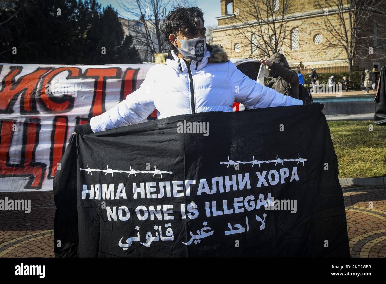 Manifestation d'organisations antifascistes et antiracistes avant le début du défilé annuel des flambeaux en l'honneur du général pro-nazi Hristo Lukov à Sofia, Bulgarie, le 12 février 2022 (photo de Georgi Paleykov/NurPhoto) Banque D'Images