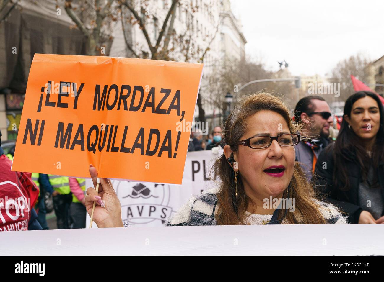 Des manifestants prennent part à une manifestation contre la loi controversée sur la sécurité, connue sous le nom de "ley mordaza" (loi du bâillon) à Madrid, sur 13 février 2022. (Photo par Oscar Gonzalez/NurPhoto) Banque D'Images