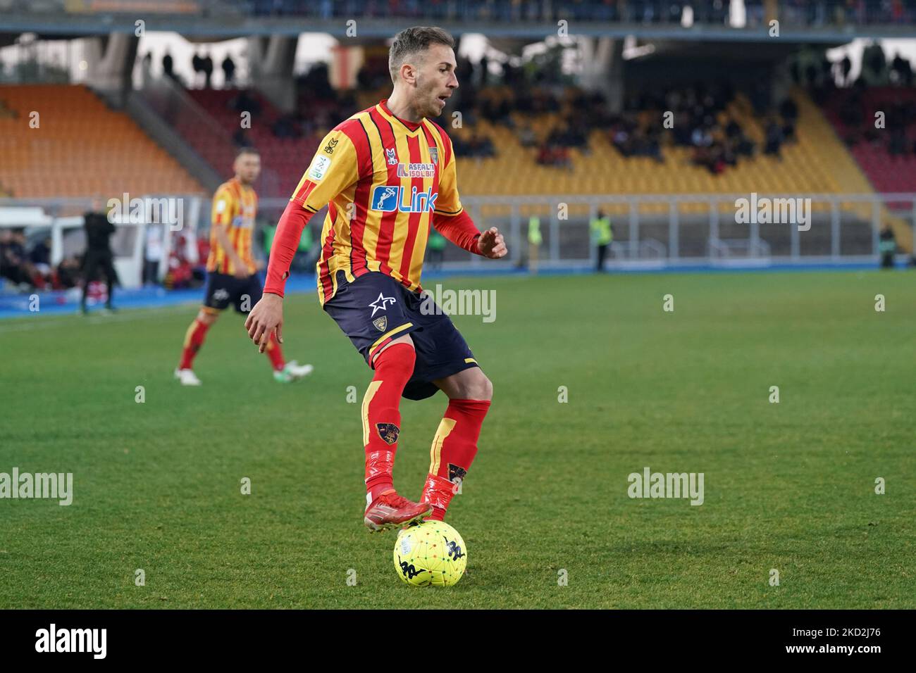 Antonio Ragusa (US Lecce) pendant le match de football italien série B US Lecce vs Benevento Calcio sur 13 février 2022 au Stadio via del Mare à Lecce, Italie (photo par Emmanuele Mastrasdonato/LiveMedia/NurPhoto) Banque D'Images