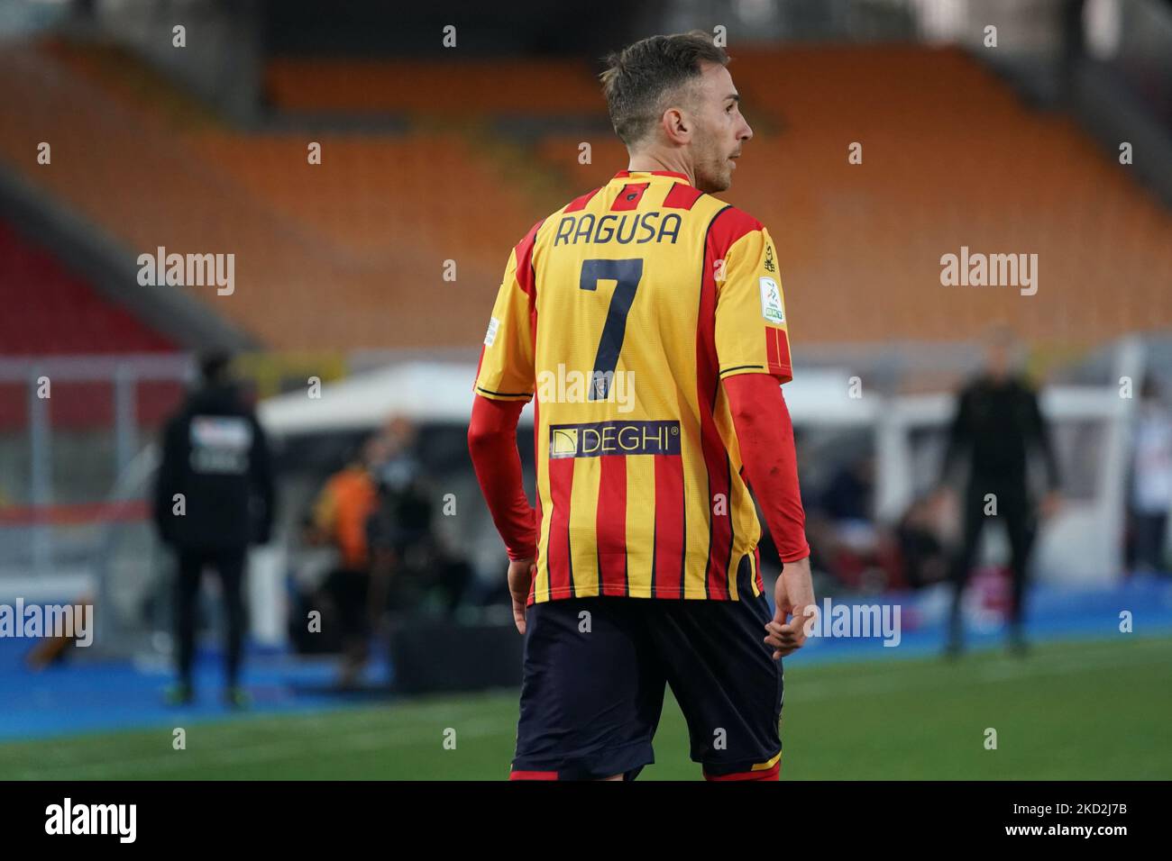 Antonio Ragusa (US Lecce) pendant le match de football italien série B US Lecce vs Benevento Calcio sur 13 février 2022 au Stadio via del Mare à Lecce, Italie (photo par Emmanuele Mastrasdonato/LiveMedia/NurPhoto) Banque D'Images