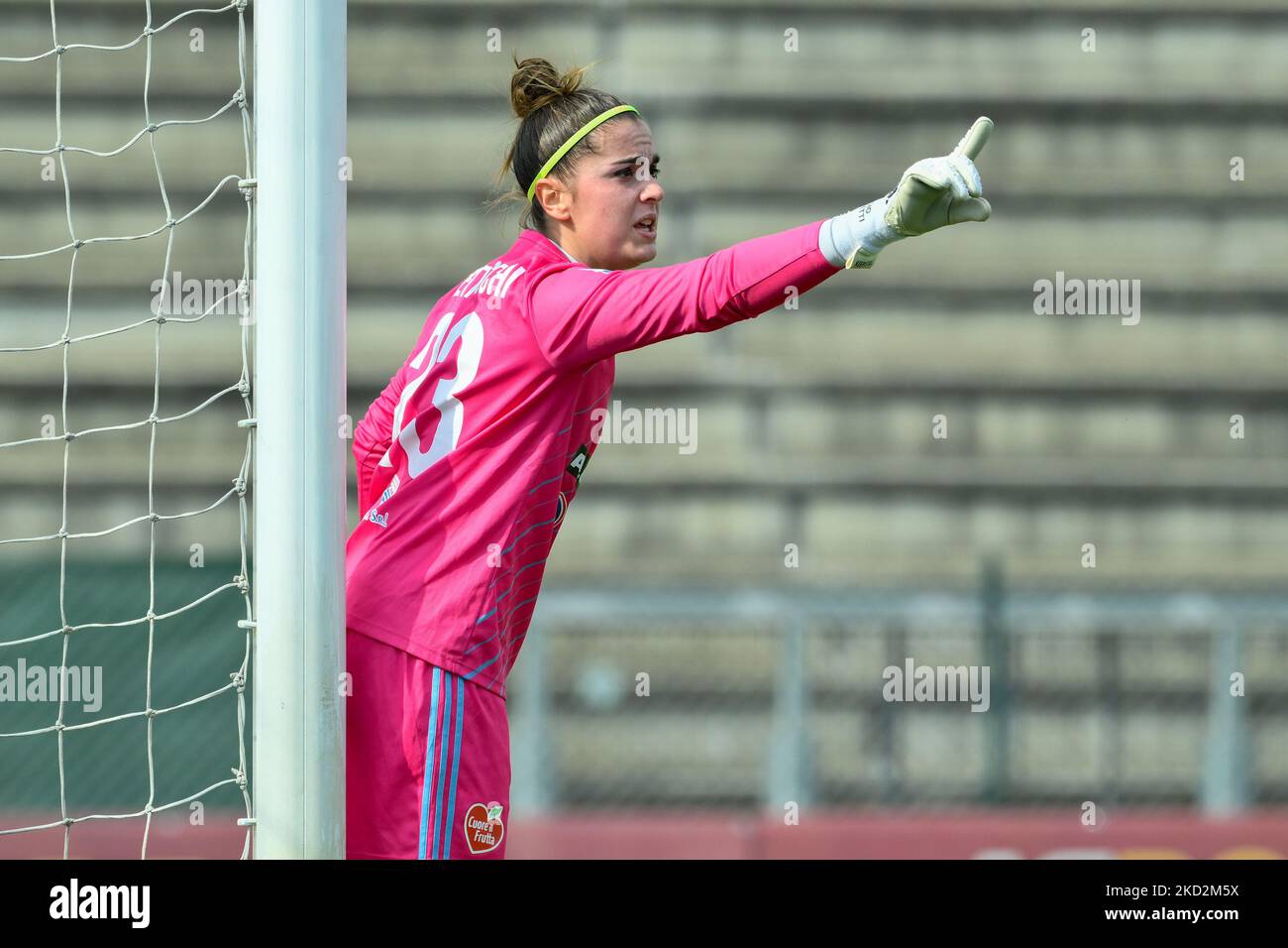 Giorgia Bettineschi (Como Women) lors de la finale du quart de football italien - Italian Cup Women 2021/2022 match entre AS Roma Women contre FC Como Women au stade Tre Fontane le 13 février 2022. (Photo de Fabrizio Corradetti/LiveMedia/NurPhoto) Banque D'Images