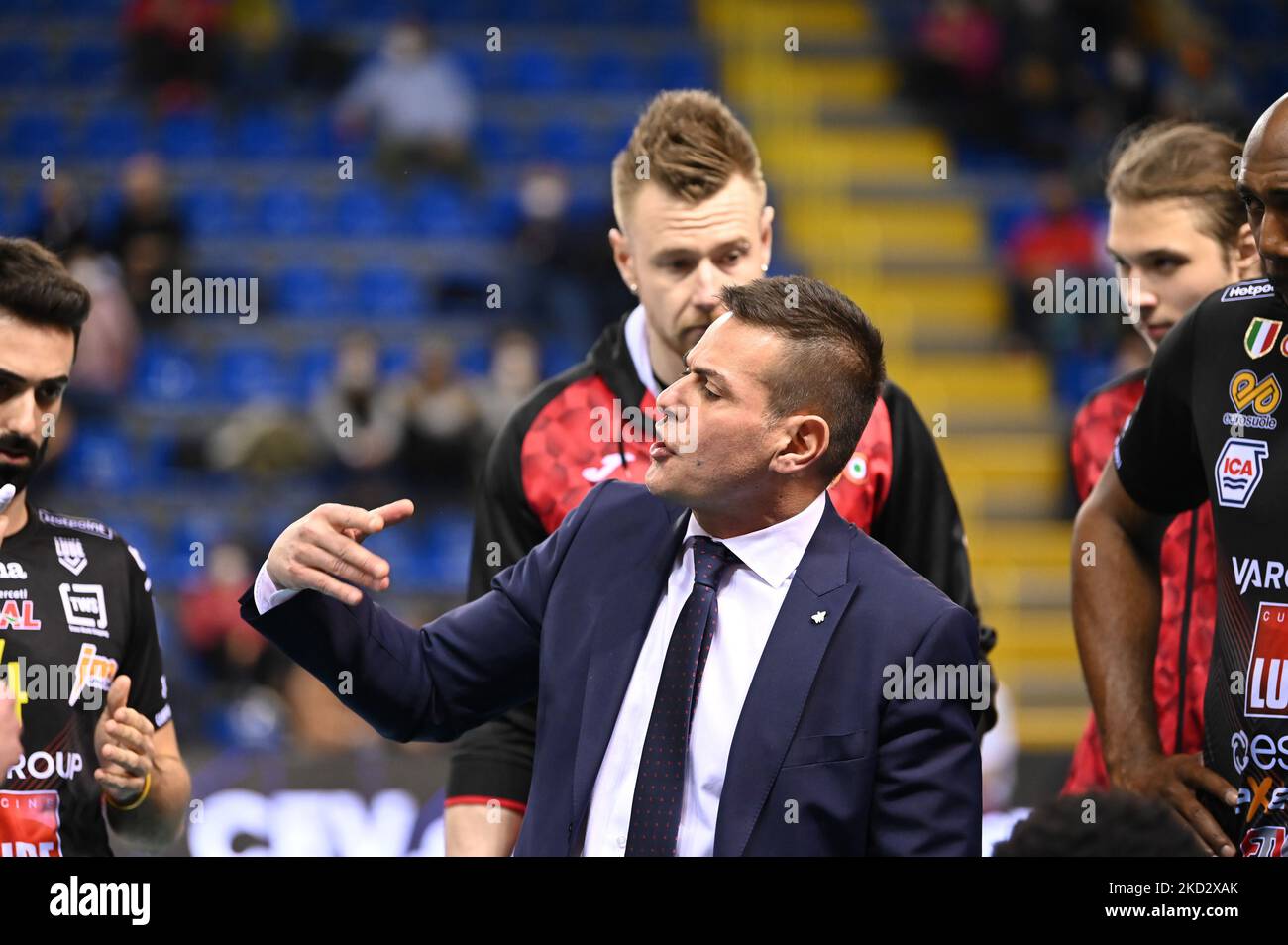 Temps de l'équipe de Cucine Lube Civitanova et Gianlorenzo Blengini (entraîneur de Cucine Lube Civitanova) pendant le match de volley de la Ligue des champions du CEV Cucine Lube Civitanova vs ZAKSA Kedzierzyn Kozle sur 16 février 2022 au Forum Eurosuole de CivitterMarche, Italie (photo de Roberto Bartomeoli/Nuranova Media) Banque D'Images