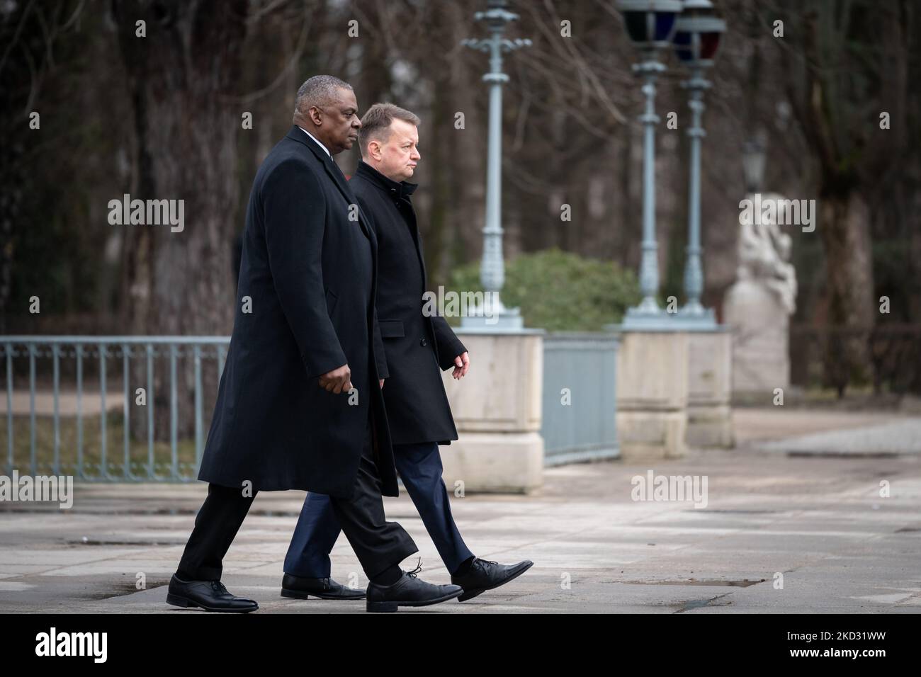 Le Secrétaire américain à la défense, Lloyd Austin, rencontre le Ministre polonais de la défense, Mariusz Blaszczak, au Palais sur l'île, dans le parc royal Lazienki, à Varsovie, en Pologne, le 18 février 2022. (Photo de Mateusz Wlodarczyk/NurPhoto) Banque D'Images