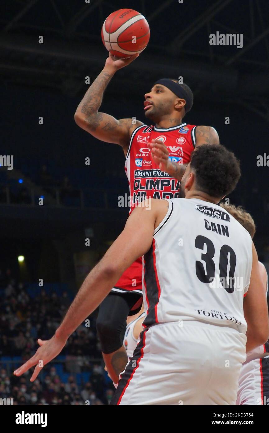 Malcom Delaney (AX Armani Exchange Olimpia Milano) et Tyler Cain (Bertram Derthona basket) lors de la coupe de basket-ball italienne hommes finale huit - finale - A X Armani Exchange Olimpia Milano contre Bertram Derthona Panier sur 20 février 2022 à la Virtfrigo Arena de Pesaro, Italie (photo de Savino Paolella/LiveMedia/NurMedia) Banque D'Images