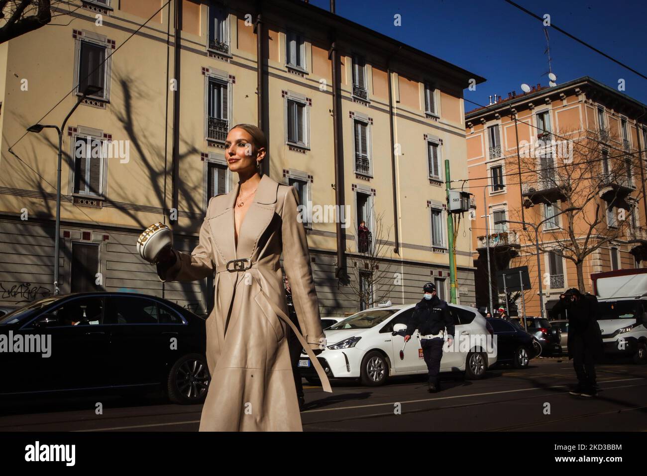 Leonie Hanne arrive au spectacle de mode de Fendi pendant la semaine de mode de Milan automne/hiver 2022/2023 sur 23 février 2022 à Milan, Italie. (Photo par Mairo Cinquetti/NurPhoto) Banque D'Images
