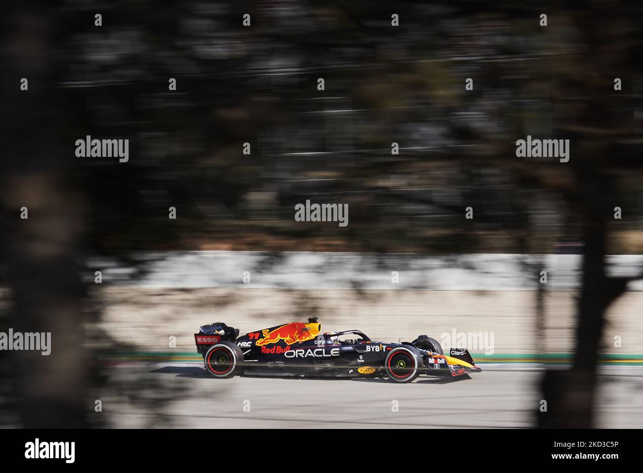 Sergio Perez du Mexique à la conduite de la (11) Oracle Red Bull Racing RB18 Honda pendant le deuxième jour de F1 essais au circuit de Barcelone-Catalunya sur 24 février 2022 à Barcelone, Espagne. (Photo de Jose Breton/Pics action/NurPhoto) Banque D'Images