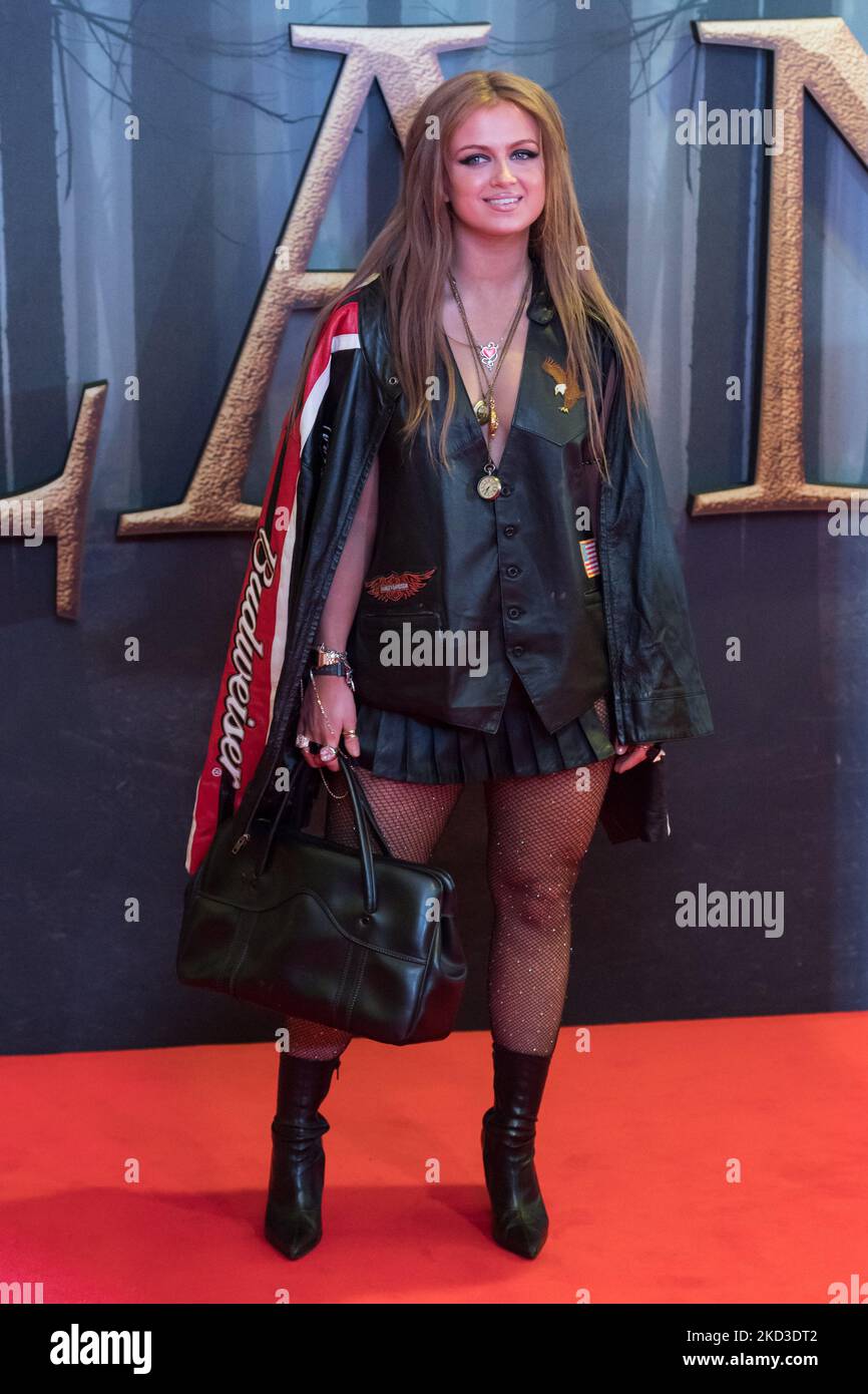 LONDRES, ROYAUME-UNI - 24 FÉVRIER 2022: Maisie Smith assiste à la première de la saison six de 'Outlander' au Royal Festival Hall on 24 février 2022 à Londres, en Angleterre. (Photo de Wiktor Szymanowicz/NurPhoto) Banque D'Images