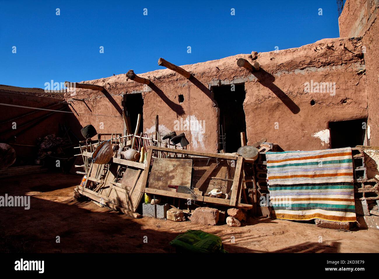 Cour d'un village traditionnel en brique de boue à ait Benhaddou, Maroc, Afrique. (Photo de Creative Touch Imaging Ltd./NurPhoto) Banque D'Images