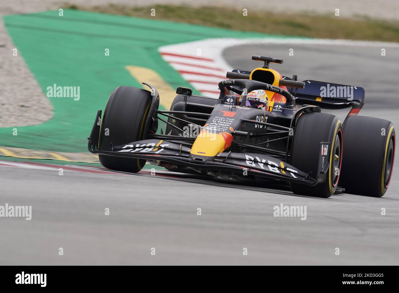 Max Verstappen des pays-Bas au volant de la (1) Oracle Red Bull Racing RB18 Honda pendant le troisième jour de F1 essais au circuit de Barcelone-Catalunya sur 24 février 2022 à Barcelone, Espagne. (Photo de Jose Breton/Pics action/NurPhoto) Banque D'Images