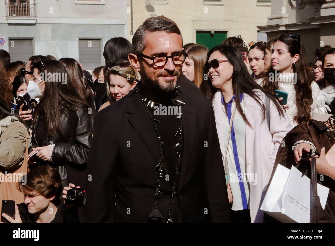 Simone Marchetti arrive au défilé de mode Etro pendant la semaine de mode de Milan automne/hiver 2022/2023 sur 25 février 2022 à Milan, Italie. (Photo par Mairo Cinquetti/NurPhoto) Banque D'Images