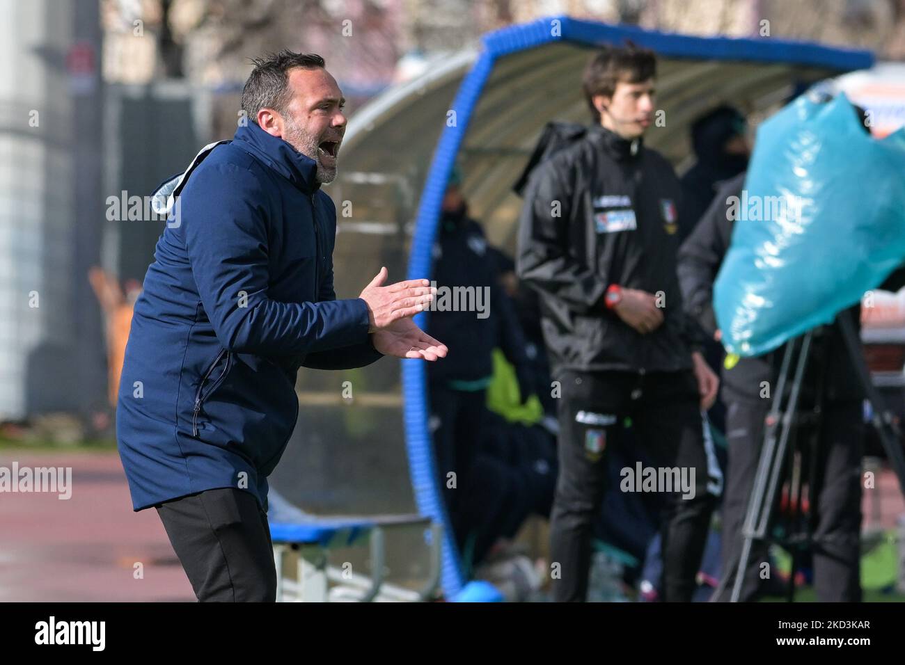 Le deuxième entraîneur Roberto Castorina pendant le match de la série italienne A Women 2021/2022 entre Napoli Femminile contre Hellas Verona Women sur 26 février 2022 au stade Giuseppe Piccolo à Cercola Italie (photo par Salvatore Varo/LiveMedia/NurPhoto) Banque D'Images