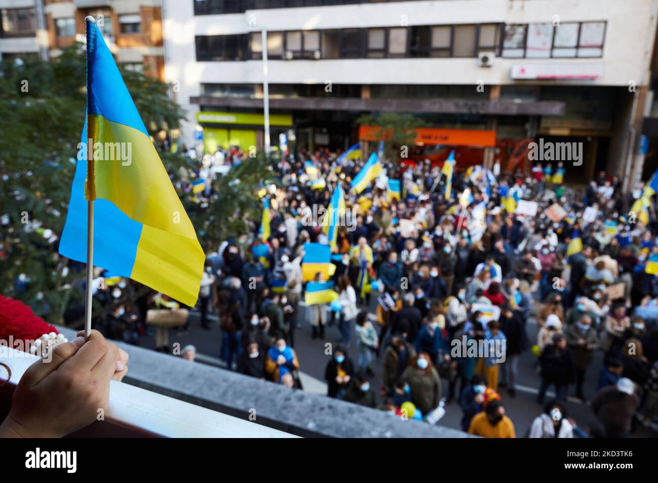Manifestation pour la paix, contre l'invasion russe de l'Ukraine, devant le consulat de Russie, sur l'Avenida da Boavista, Porto, 27 février 2022, Porto, Portugal. (Photo de Rita Franca/NurPhoto) Banque D'Images