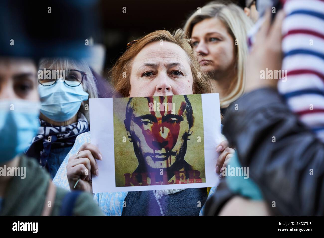 Manifestation pour la paix, contre l'invasion russe de l'Ukraine, devant le consulat de Russie, sur l'Avenida da Boavista, Porto, 27 février 2022, Porto, Portugal. (Photo de Rita Franca/NurPhoto) Banque D'Images