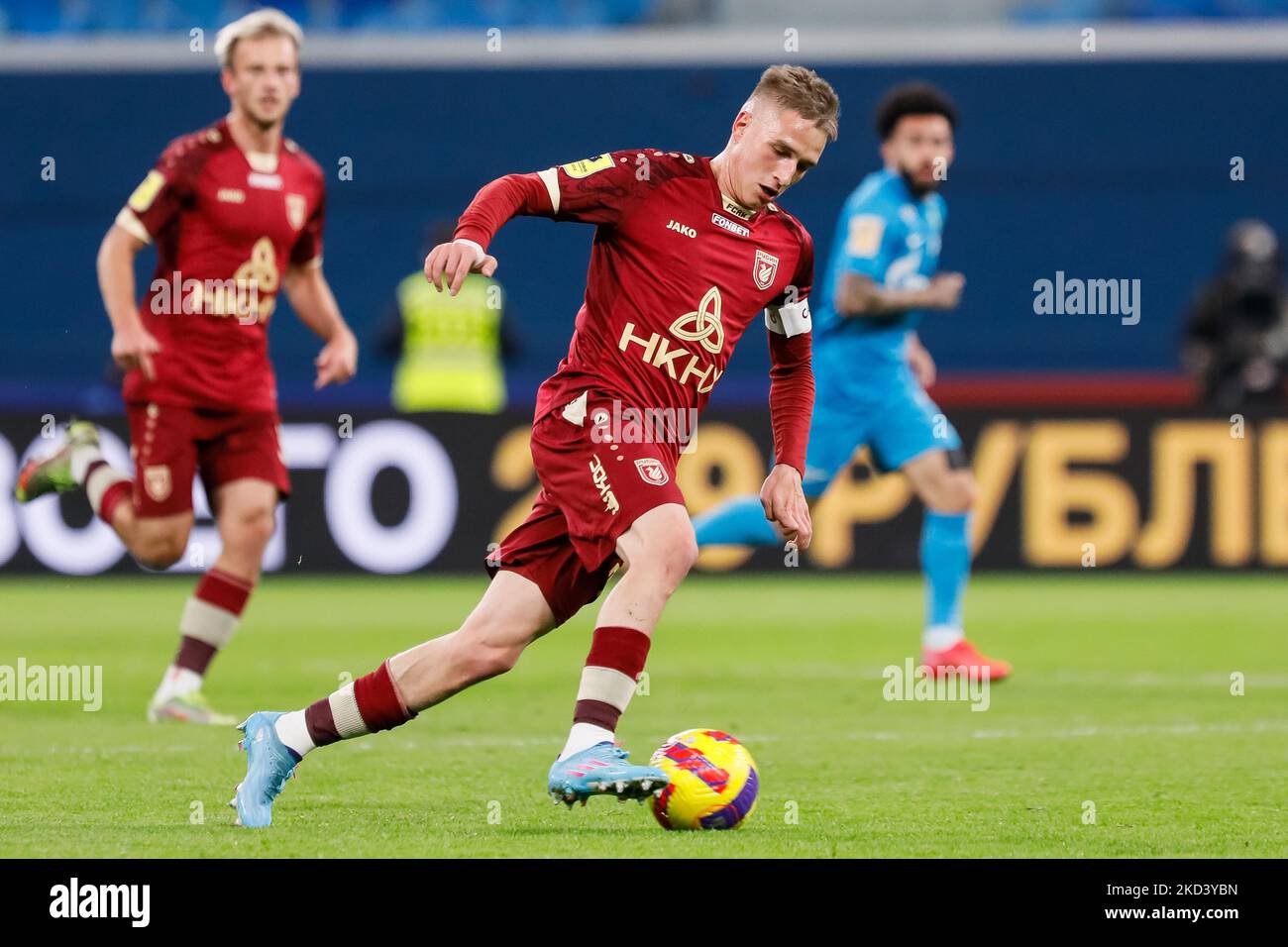 Ilya Samoshnikov (C) de Rubin en action lors du match de la première Ligue russe entre le FC Zenit Saint-Pétersbourg et le FC Rubin Kazan sur 28 février 2022 à l'arène Gazprom de Saint-Pétersbourg, en Russie. (Photo de Mike Kireev/NurPhoto) Banque D'Images