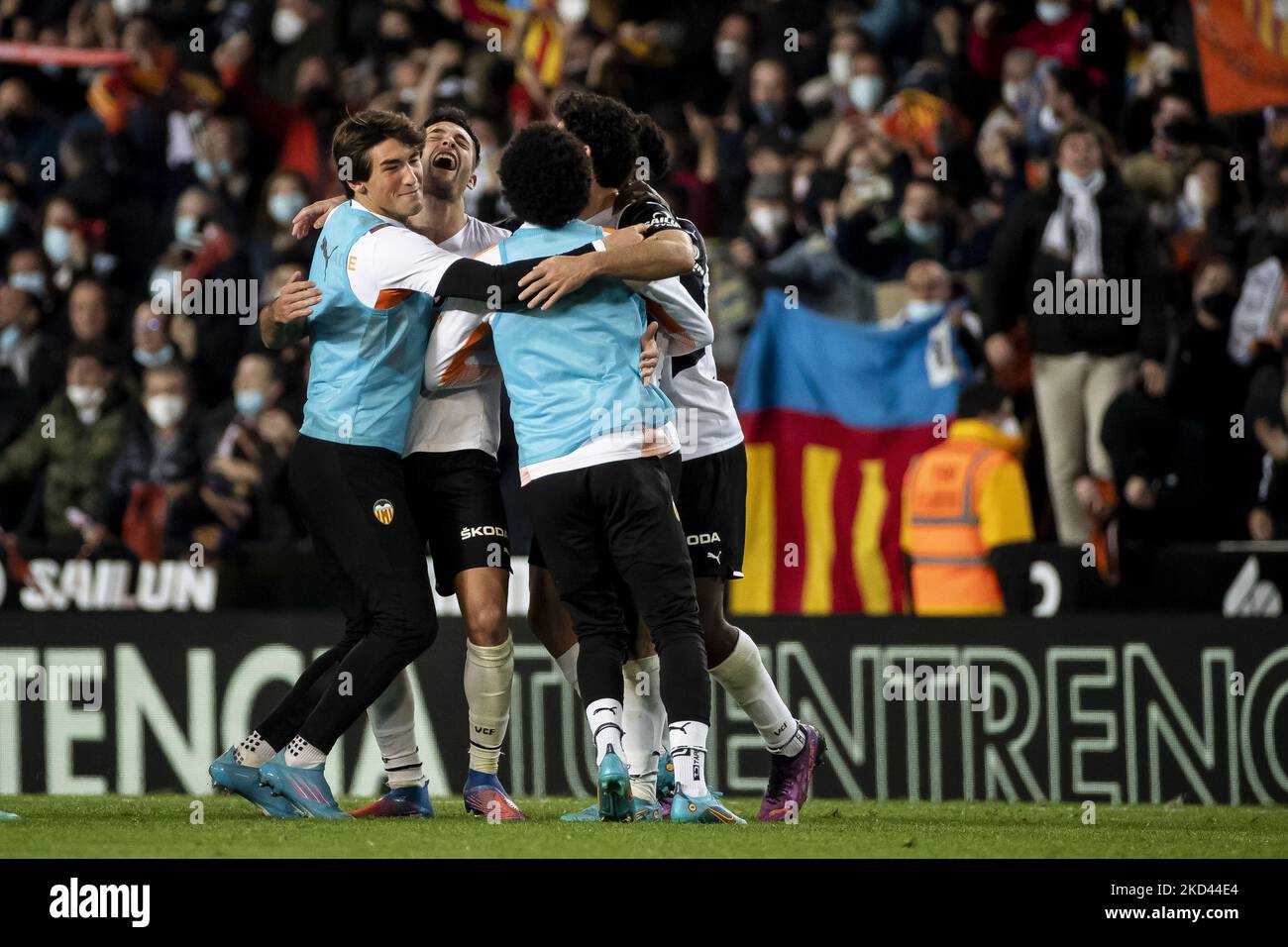 Les joueurs de Valence cf après un match de demi-finale espagnole de 2nd jambes de la coupe du Roi entre Valencia CF et le club Athlétique de Bilbao au stade Mestallas sur 2 mars 2022. (Photo de Jose Miguel Fernandez/NurPhoto) Banque D'Images