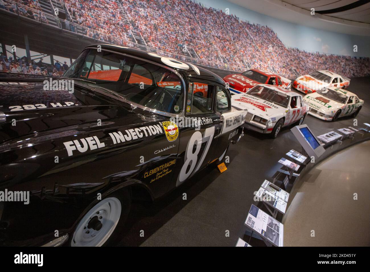 Vue intérieure du NASCAR Hall of Fame dans le centre-ville de Charlotte, en Caroline du Nord. Banque D'Images