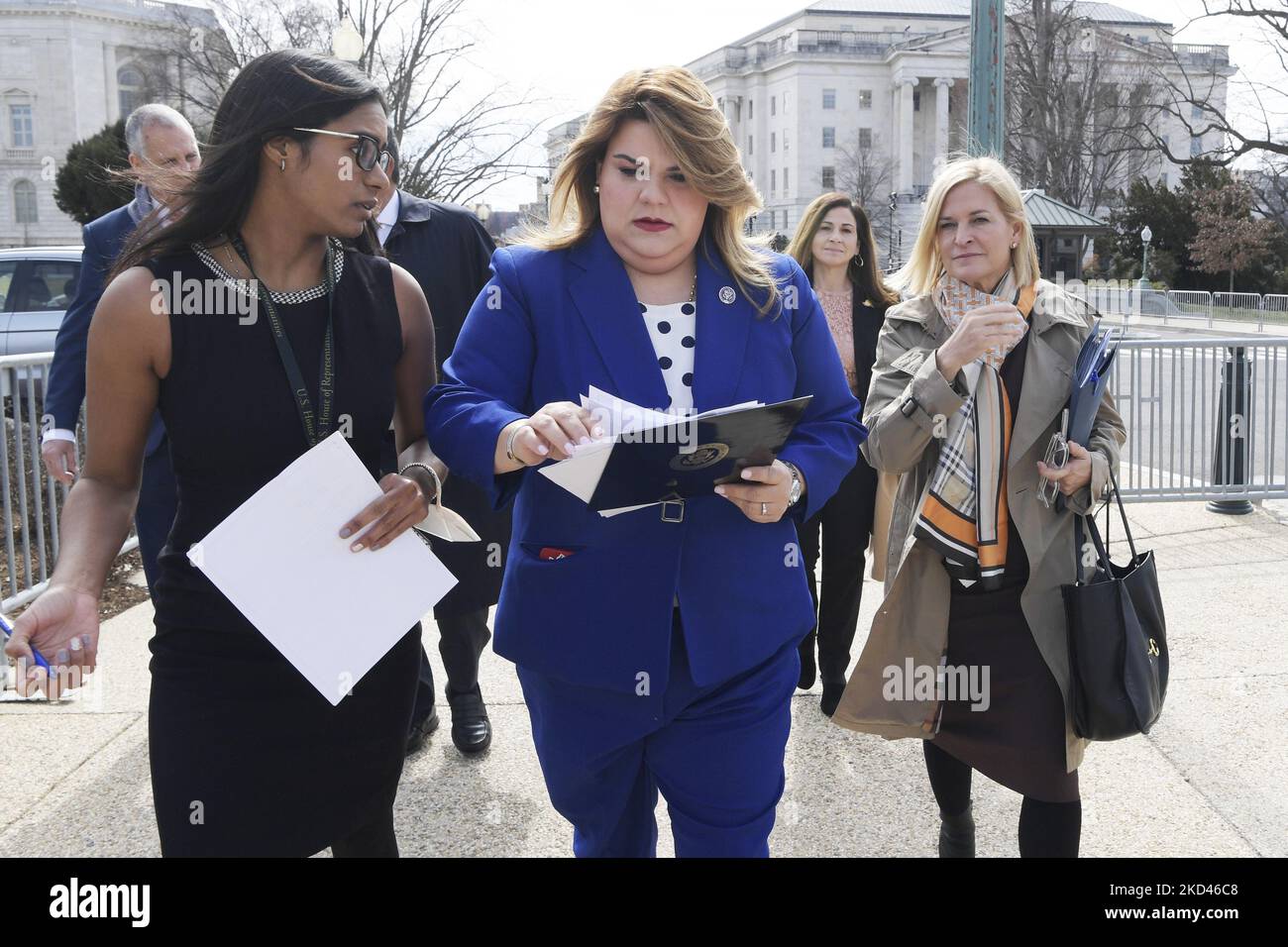 Jennifer Gonzalez-Colon(R-PR)(Center), commissaire résidente de Porto Rico, arrive pour parler de l'Etat de Porto Rico lors d'une conférence de presse, aujourd'hui sur 02 mars 2022 à la Maison Triangle/Colline du Capitole à Washington DC, Etats-Unis. (Photo de Lénine Nolly/Nur photo) Banque D'Images