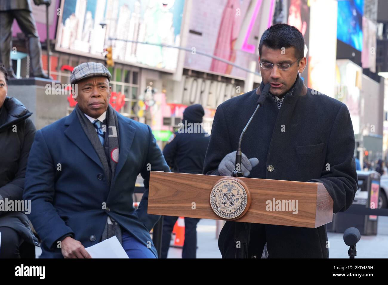 Le maire de la N.Y.C. Eric Adams lève un mandat de masque d'école et des règles de vaccination à l'intérieur. Le maire Eric Adams a déclaré vendredi, 4 mars 2022, qu'il a officiellement mis fin au mandat de masque de la ville de New York pour les écoles publiques et à une exigence de preuve de vaccination pour les restaurants intérieurs, les salles de gym et les lieux de divertissement, un moment important pour une ville qui était autrefois un épicentre de la pandémie. (Photo de John Nacion/NurPhoto) Banque D'Images