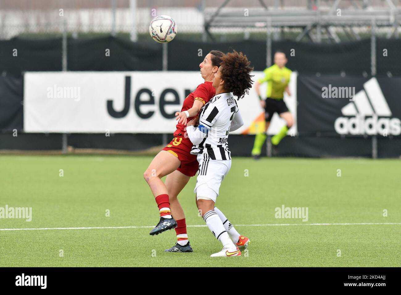 Sara Gama de Juventus FC femmes et Paloma Lazaro Torres COMME Roma en action pendant le match de championnat Serie A femmes de 2021/2022 entre Juventus FC et COMME femmes roms au centre de formation de Juventus sur 05 mars 2022 à Vinovo, Italie .(photo de la journaliste Torino/LiveMedia/NurPhoto) Banque D'Images
