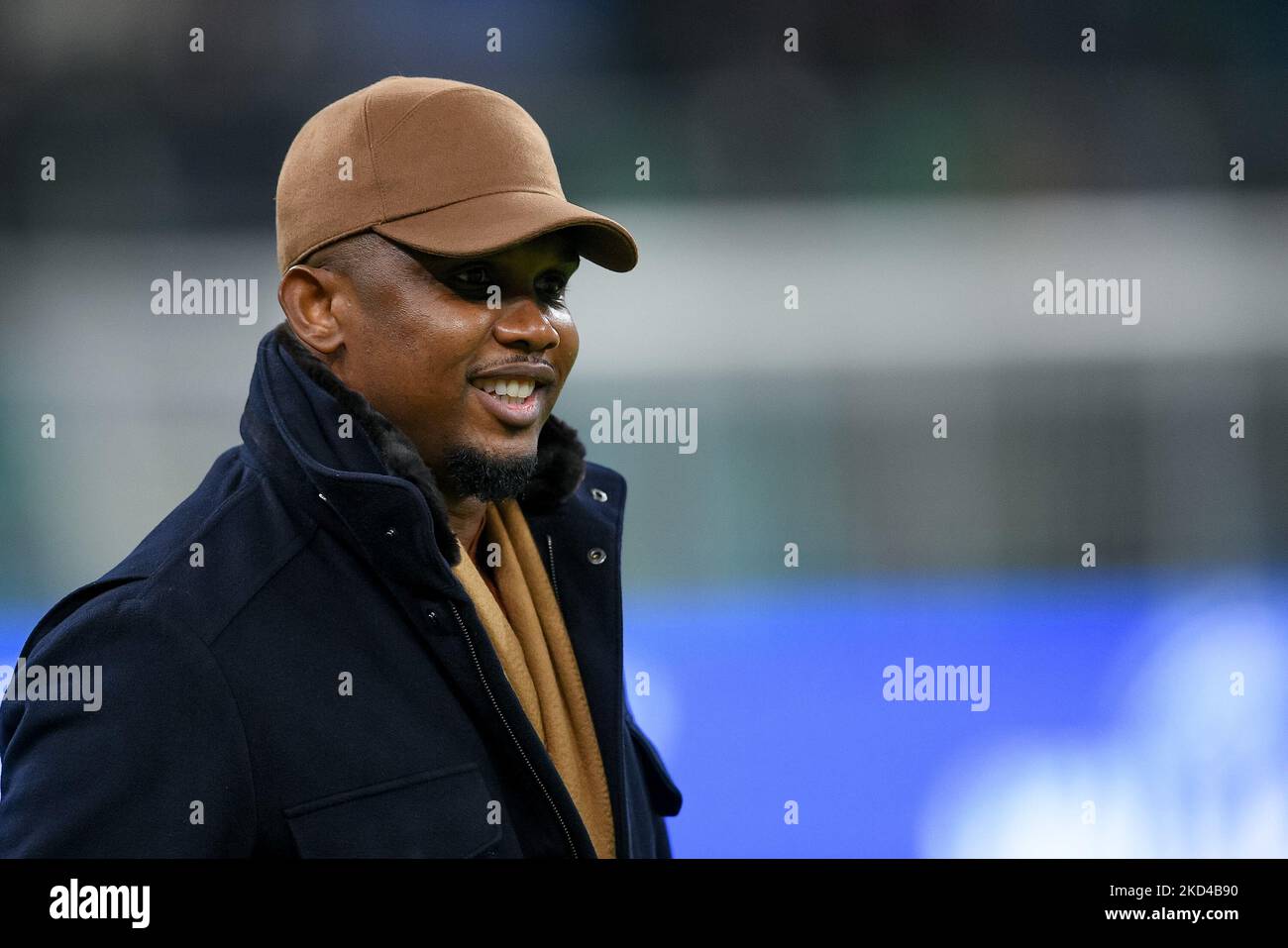 Ancien joueur du FC Internazionale Samuel ETO’o gestes pendant la série Un match entre le FC Internazionale et l’US Salernitana 1919 au Stadio Giuseppe Meazza, Milan, Italie, le 4 mars 2022. (Photo de Giuseppe Maffia/NurPhoto) Banque D'Images