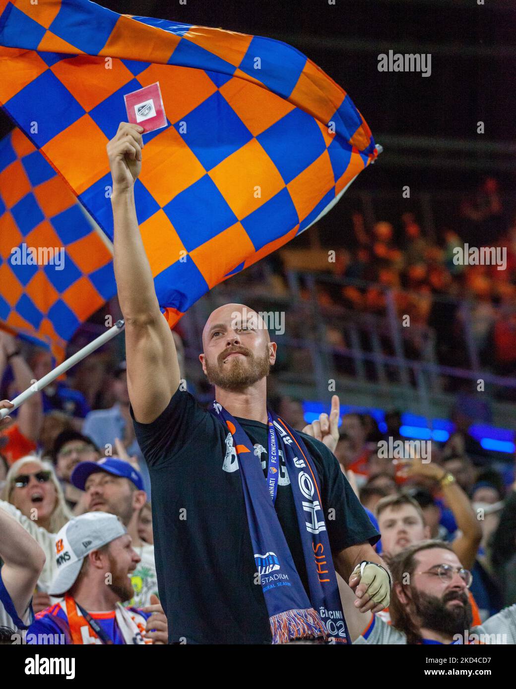 Les fans du FC Cincinnati sont vus lors d'un match de football MLS entre le FC Cincinnati et le D.C. Unis au stade TQL, samedi, 5 mars 2022, à Cincinnati, Ohio. (Photo de Jason Whitman/NurPhoto) Banque D'Images