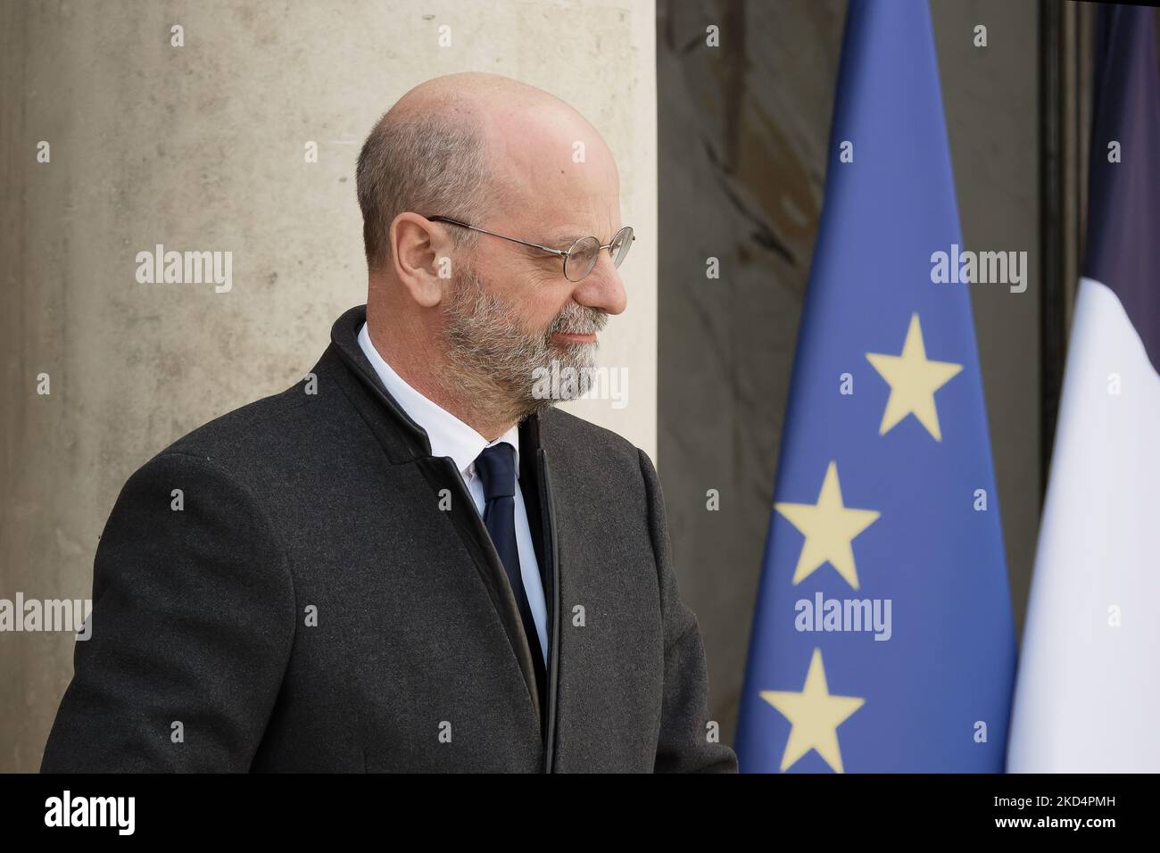 Le ministre français de l'éducation nationale Jean-Michel Blanquer part à la suite de la réunion hebdomadaire du cabinet au palais de l'Elysée à 9 mars 2022, à Paris, en France. (Photo de Daniel Pier/NurPhoto) Banque D'Images